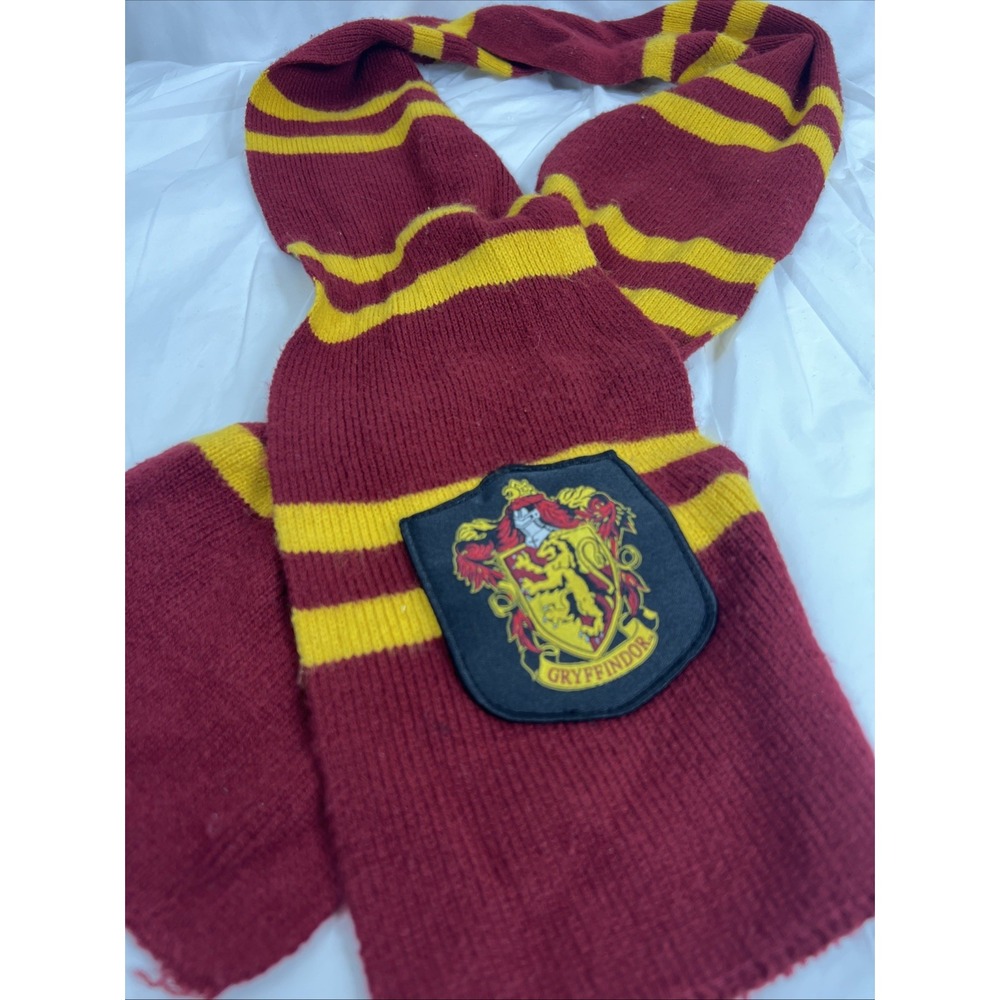 WIZARDING WORLD OF HARRY POTTER GRYFFINDOR KNIT SCARF - Picture 2 of 9